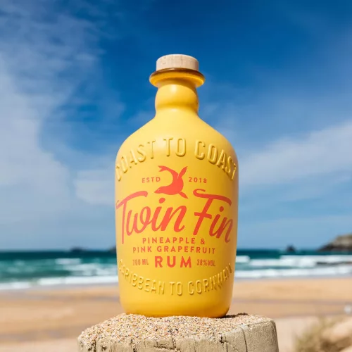 Twin Fin Pineapple Pink Grapefruit rum 38% 0,7l